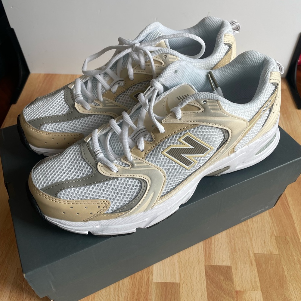 New Balance 530 Unisex, Men’s 8.5, Women’s size 10, Brand new